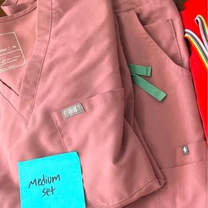 Figs M mineral mauve scrub set